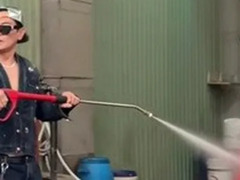 Ca sĩ Lâm Hùng 49 tuổi: "Kinh tế khó khăn tôi phải rửa xe kiếm tiền"