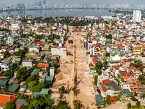Hình hài đường dẫn cầu Tứ Liên dần hiện rõ bên bờ sông Hồng