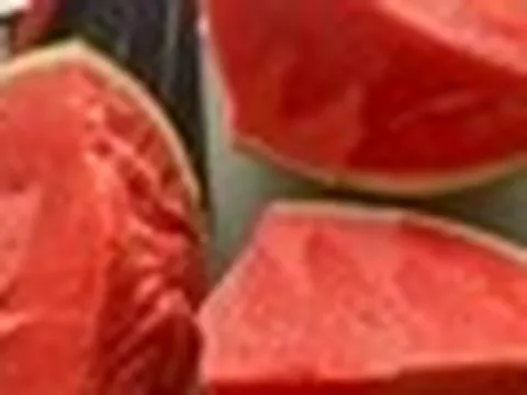 Cụ ông phổi trắng xóa, thận "ngừng hoạt động" sau khi ăn dưa hấu giải nhiệt