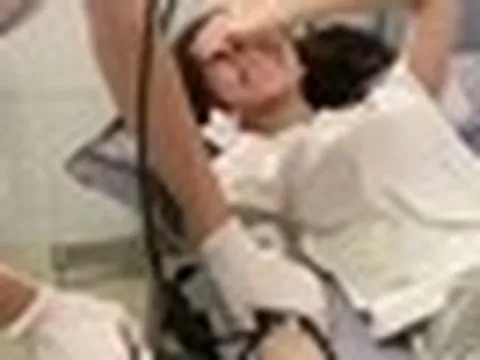 Cô gái 17 tuổi chảy hơn 2 lít máu, vỡ hoàng thể nguy hiểm chỉ vì 1 việc nhiều người thích làm khi tắm