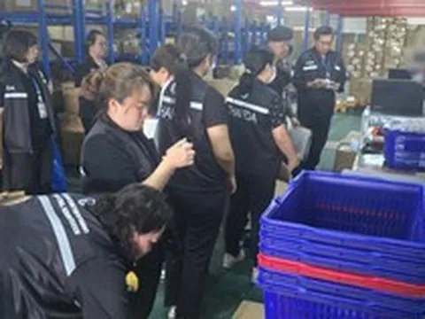 Đột kích một nhà kho, công an triệt phá đường dây buôn bán thực phẩm chức năng giả, tịch thu hơn 15.000 sản phẩm nhập lậu