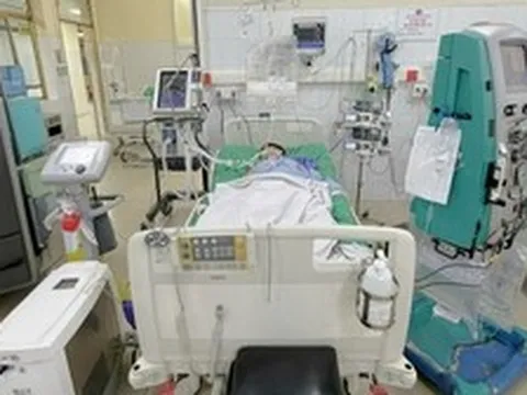 Người đàn ông 42 tuổi đang chơi thể thao bỗng tức ngực, khó thở, ngã gục ra đất