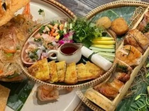 Trải nghiệm nhà hàng có vị trí đắc địa nhất Hội An, tự tay làm tô mỳ quảng vừa ý nhất cuộc đời