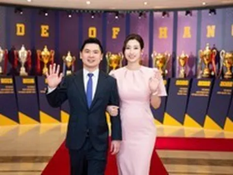 Hoa hậu Đỗ Mỹ Linh xuất hiện cùng chồng Chủ tịch tại sự kiện đặc biệt, một chi tiết gây chú ý