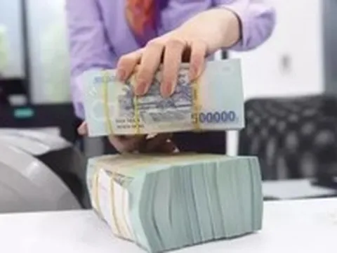 Vì sao tiền gửi cá nhân 'bỏ xa' doanh nghiệp?