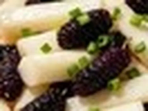 Loại quả tím đen đang vào mùa: Được ví như "thuốc bổ tự nhiên" cho thận, mắt và tóc, chợ Việt bán đầy, không đắt nhưng nhiều người bỏ qua