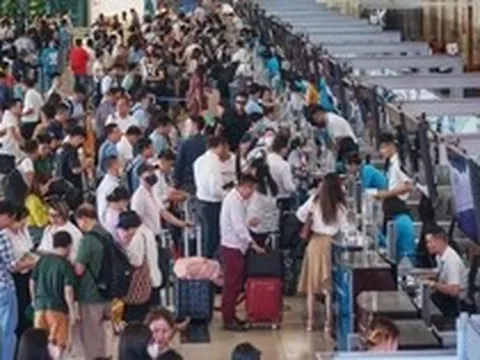 Chiêu tiết kiệm tiền vé máy bay mùa hè của nhiều gia đình