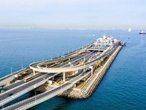 Phát hiện 197 cọc bê tông khổng lồ được cắm xuống đáy biển, gấp rút thi công một siêu dự án 230.000 tỷ đồng