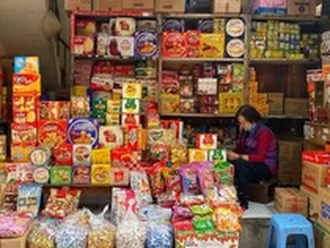 Bán tạp hóa doanh thu 500 triệu đồng/năm, kê khai thuế 6 tháng một lần, chủ hộ có phải đóng BHXH bắt buộc không: Cơ quan BHXH trả lời