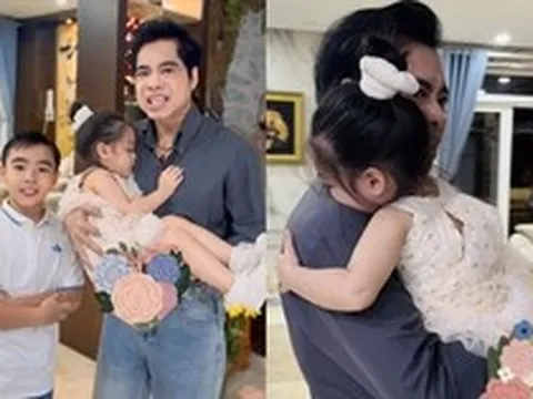 Danh ca Ngọc Sơn công khai khoe con trai, con gái kháu khỉnh ở tuổi U60