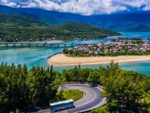 Không phải Phú Quốc, đây là nơi duy nhất ở Việt Nam lọt Top điểm đến tuyệt vời nhất mùa hè: Vừa có núi vừa có biển, mới thu ngân sách hơn 34.000 tỷ đồng