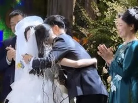 Trần Bích Hạnh công khai con riêng tại đám cưới, Văn Thanh tuyên bố: “Ba sẽ luôn ở bên bảo vệ và yêu thương hai mẹ con”