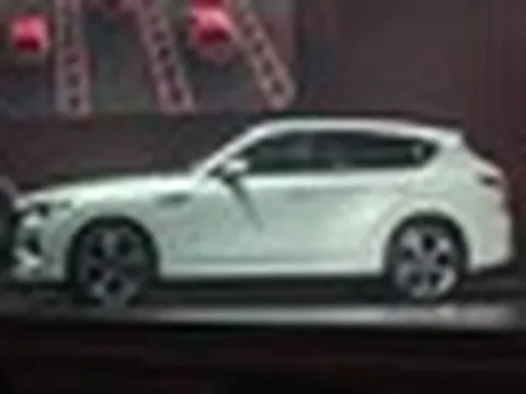 Mazda CX-60 giá 1,699 tỷ đồng tại Việt Nam: Động cơ hybrid tự sạc, có AWD, ngang cỡ GLC, X3