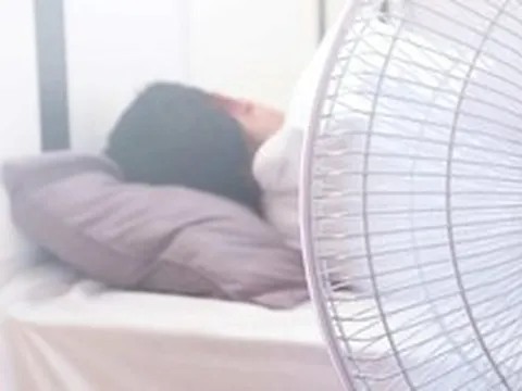 Kiểu bật quạt qua đêm khi đi ngủ được cảnh báo không nên: Nhiều nhà vẫn đang làm mỗi ngày