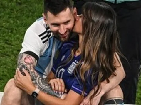 Messi quá yêu vợ