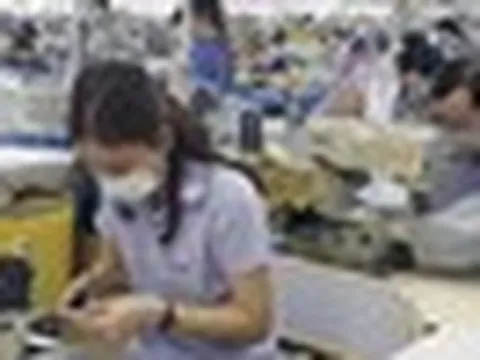 NÓNG: Công đoàn đề xuất 2 phương án tăng lương tối thiểu vùng từ ngày 1-1-2027