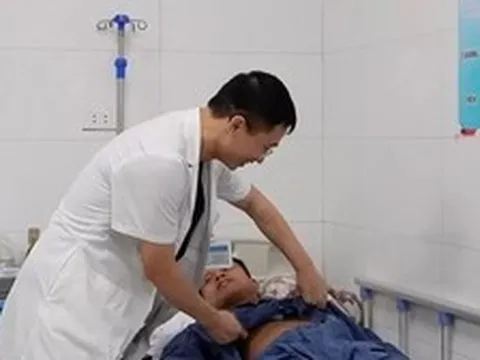 Gập bụng tưởng để khỏe, người đàn ông mắc biến chứng hiếm gặp