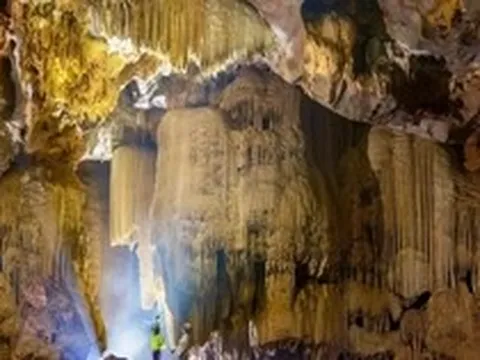 Độc quyền: Bên trong ‘cung điện thạch nhũ’ vừa thức giấc ở Phong Nha - Kẻ Bàng