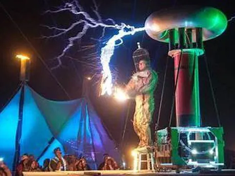 Người đàn ông để dòng điện cao thế chạy khắp người vẫn sống khỏe, bí ẩn phía sau gây kinh ngạc