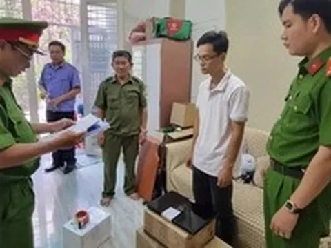 Công an ập vào khám xét nơi ở, nơi làm việc, bắt tạm giam quản lý Trần Minh Duy SN 1990