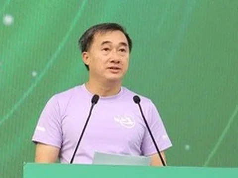 "Sức khoẻ bắt đầu từ việc cha mẹ bớt cầm điện thoại, cùng con đi bộ 1 vòng sau bữa tối"