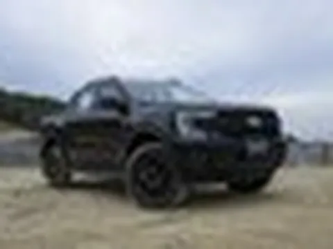 Ford Ranger Wildtrak 2026 bản thấp chốt giá 949 triệu: Rẻ hơn bản cũ 30 triệu, dùng máy 2.0 tăng áp đơn