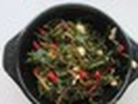 Loại rau dại mọc đầy bờ ruộng Việt Nam được cổ thư Trung Quốc tôn là "rau trường thọ": Bổ dưỡng bất ngờ