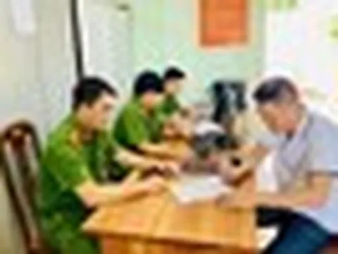 Công an xác minh giao dịch chuyển 70 triệu đồng vào tài khoản 55112xxxxx Techcombank, một người đàn ông được mời làm việc