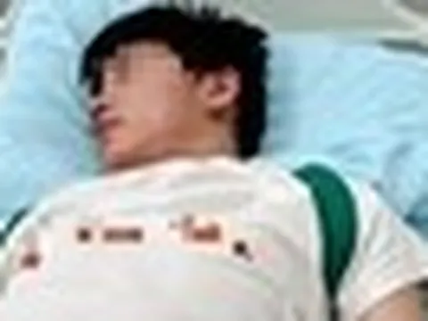 Nam sinh 15 tuổi sốc nhiễm trùng nguy kịch: Bác sĩ cũng hoảng hốt khi lấy ra 2 thứ gỉ sét dài 10cm từ niệu đạo